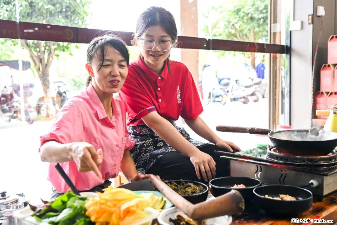 全网追的“扁担女孩”，找了一份暑假工，时薪12元 - 图木舒克生活资讯 - 图木舒克28生活网 tmsk.28life.net